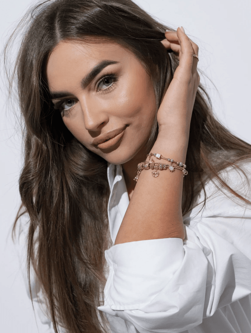 Portret adwokat Emilii Dzierzgowskiej w białej koszuli